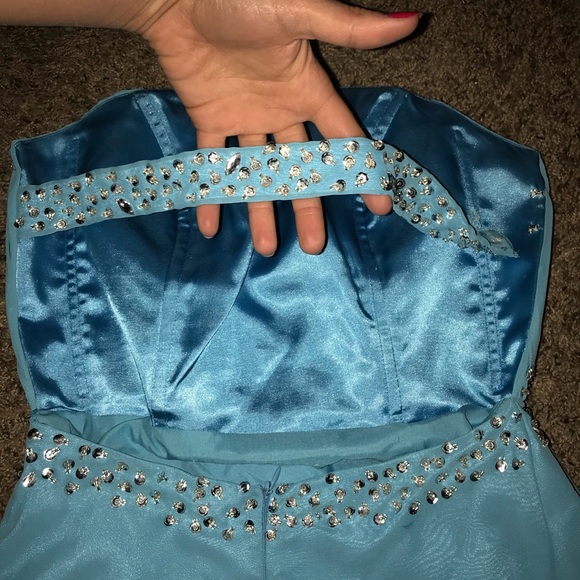 Formal/Prom Dress - Picture 2 of 4